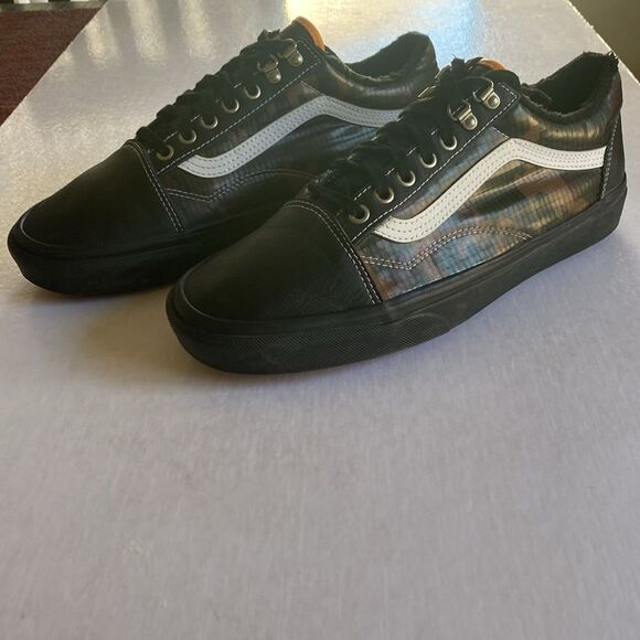 Vans Black and White Sneakers - Picture 4 of 9